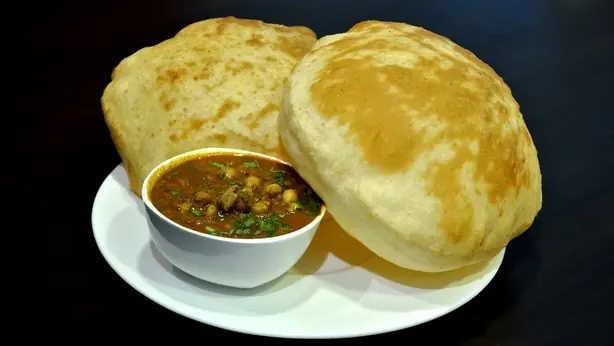 Foto von Nordindische Chole Bhature – fertig angerichtet