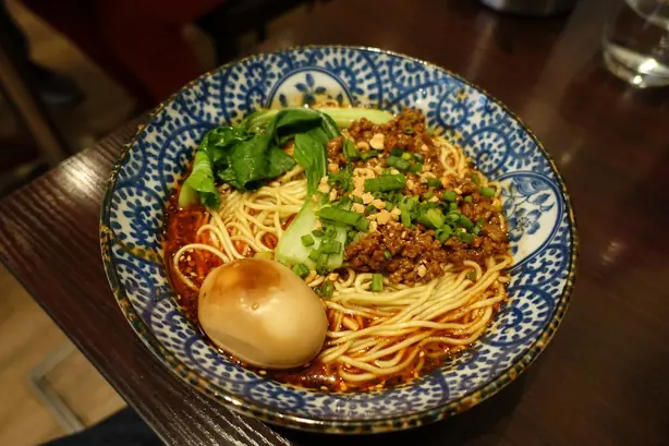 Foto von Scharfe Chongqing Nudeln Xiǎomiàn – fertig angerichtet