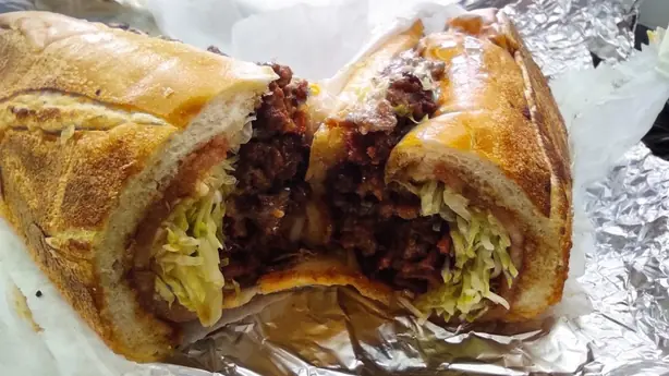 Foto von New York Chopped Cheese Original – fertig angerichtet