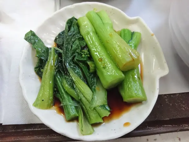 Foto von Kantonesischer Choy Sum mit Knoblauch – fertig angerichtet
