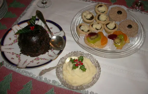 Foto von Englische Brandy-Butter für Weihnachten – fertig angerichtet