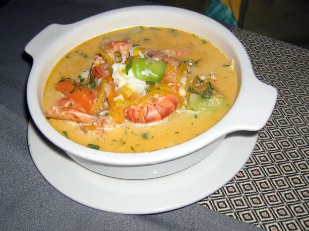 Foto von Peruanischer Garnelen-Chupe Klassisch – fertig angerichtet