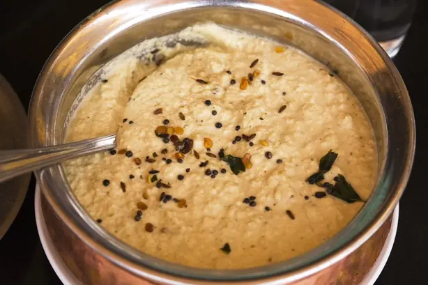 Foto von Südindisches Kokos-Chutney klassisch – fertig angerichtet