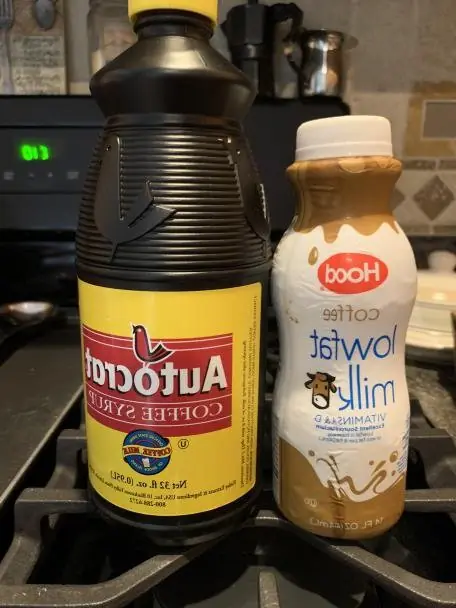 Coffee milk and coffee syrup – Foto: XP6287 (CC BY-SA 4.0)