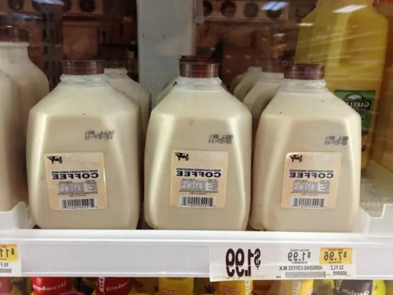 Coffee milk in a supermarket dairy case – Foto: Jessamyn (CC BY-SA 3.0)