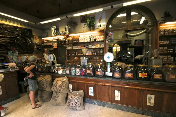 Foto von Italienischer Espresso Klassisch – fertig angerichtet