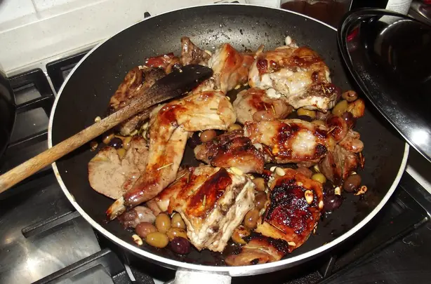 Foto von Kaninchen nach Sanremo Art – fertig angerichtet