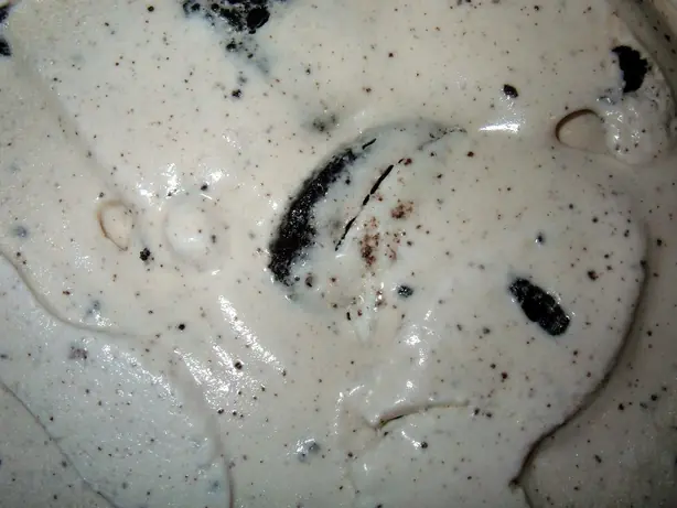 Foto von Klassisches Cookies and Cream Eis – fertig angerichtet