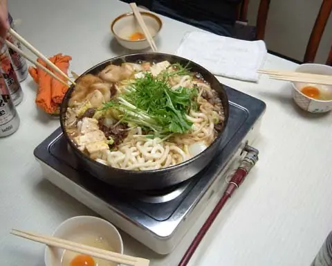 Foto von Japanischer Feuertopf Nabemono klassisch – fertig angerichtet