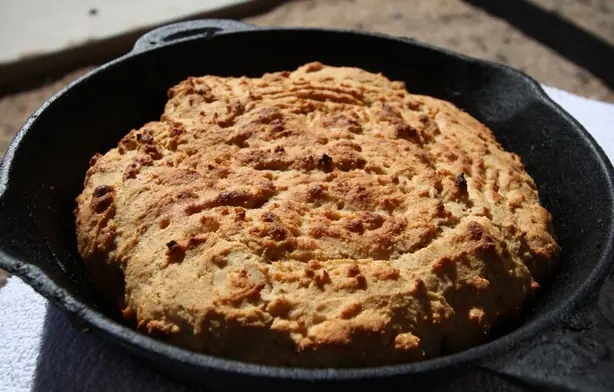 Foto von Südstaaten Crackling Bread klassisch (2) – fertig angerichtet
