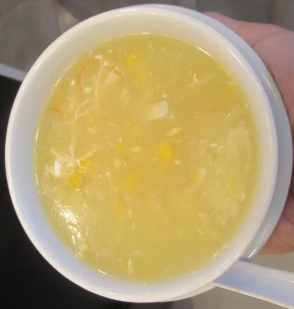 Foto von Chinesische Mais-Krabben-Suppe – fertig angerichtet