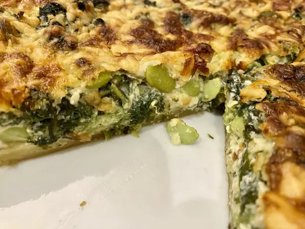 Foto von Königliche Coronation Quiche – fertig angerichtet