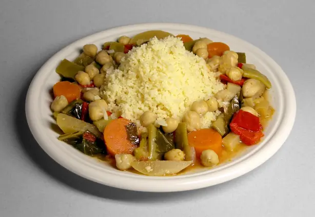 Foto von Scharfer Fischtopf Chraime – fertig angerichtet