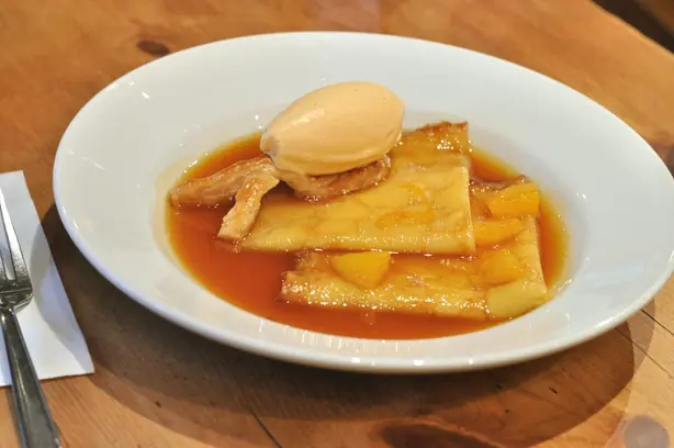 Foto von Klassische Crêpes Suzette – fertig angerichtet