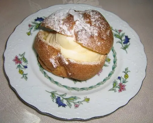 Foto von Französische Crème Chiboust klassisch – fertig angerichtet