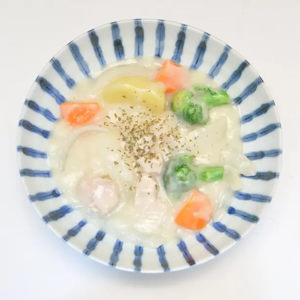 Foto von Japanischer Cream Stew Klassisch – fertig angerichtet