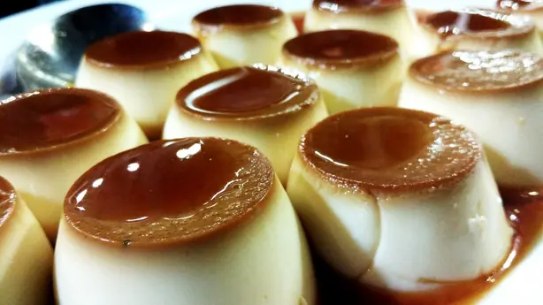 Foto von Französische Crème caramel klassisch – fertig angerichtet