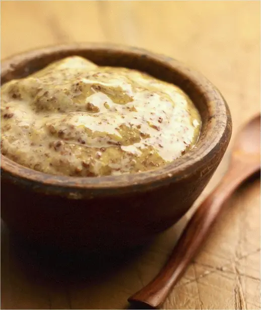 Foto von Louisiana Creole Mustard hausgemacht – fertig angerichtet