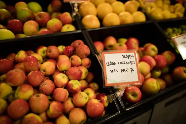Foto von Gebackene Crimson Gold Äpfel mit Nüssen – fertig angerichtet
