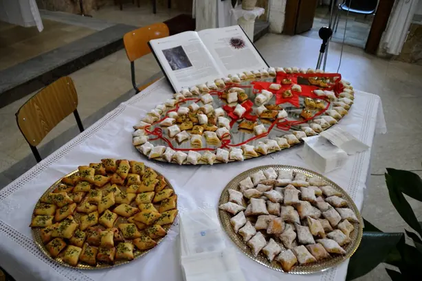 Foto von Klassische Crocetta di Caltanissetta – fertig angerichtet