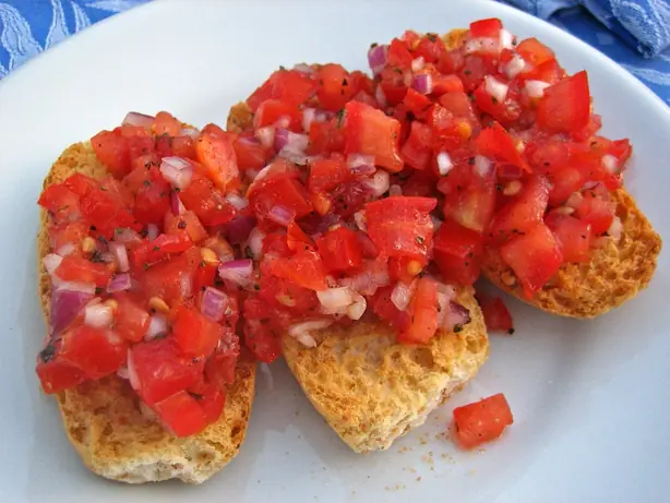 Foto von Italienische Crostini klassisch – fertig angerichtet