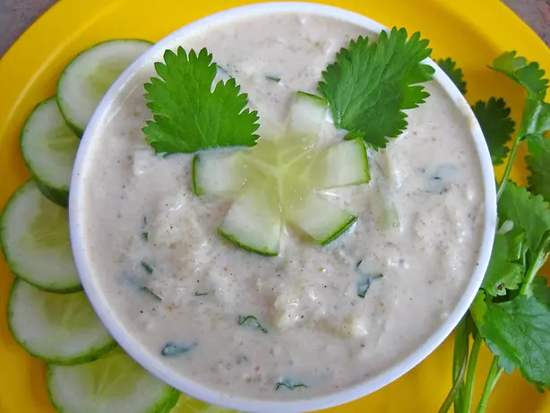 Foto von Indisches Gurken-Raita klassisch – fertig angerichtet