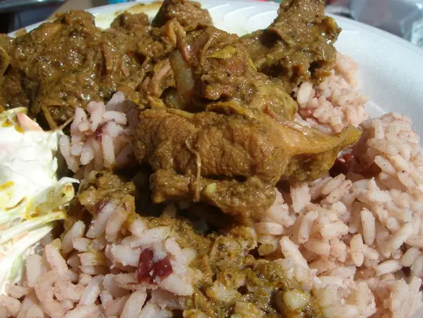 Foto von Klassisches Indisches Ziegencurry – fertig angerichtet