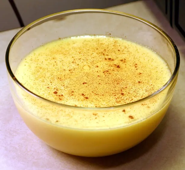 Foto von Klassische Englische Creme (Custard) – fertig angerichtet