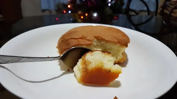 Foto von Filipinischer Mamón-Kuchen – fertig angerichtet