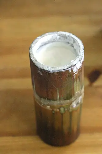 Foto von Indonesischer Dadiah Büffel-Joghurt – fertig angerichtet