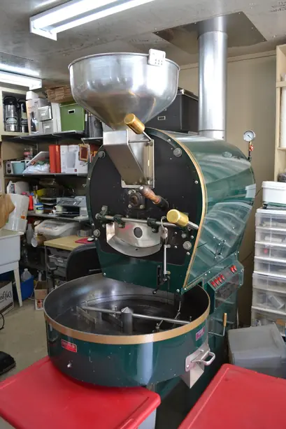 Foto von Klassische Kaffeeröstung in der Pfanne – fertig angerichtet