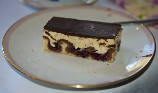 Foto von Klassische Donauwelle vom Blech – fertig angerichtet