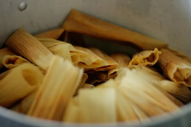 Foto von Karibisches Duckanoo mit Bananenblatt – fertig angerichtet