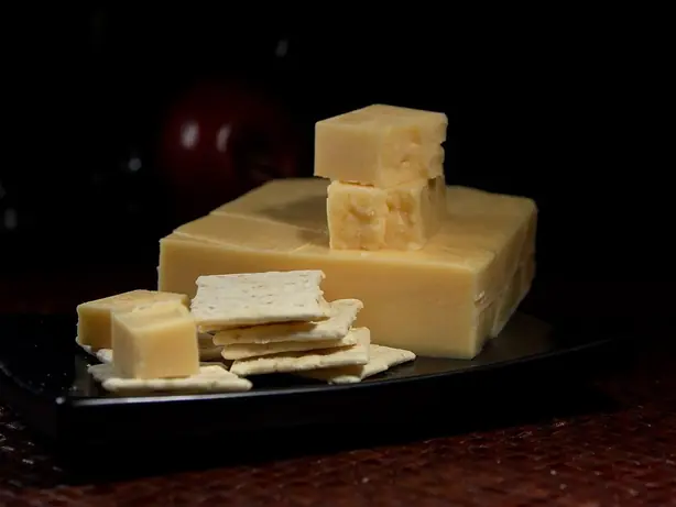 Foto von Tschechischer Panierter Edamer Smažený sýr – fertig angerichtet