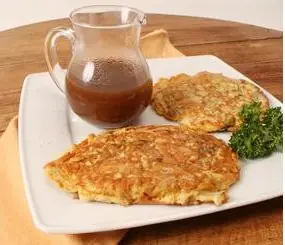 Foto von Kantonesisches Egg Foo Young Klassisch – fertig angerichtet