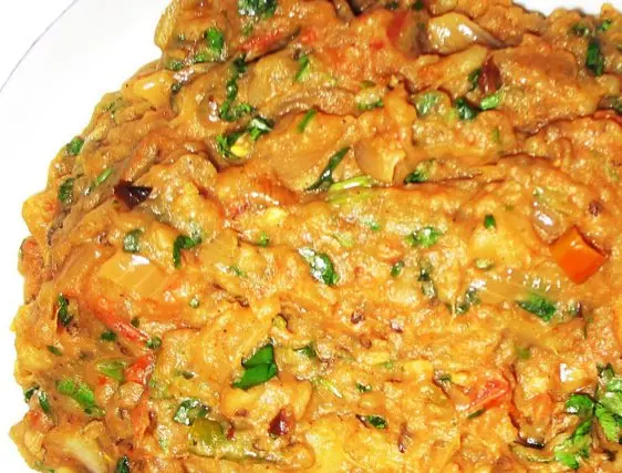 Foto von Bengalisches Baingan Bhurta – fertig angerichtet