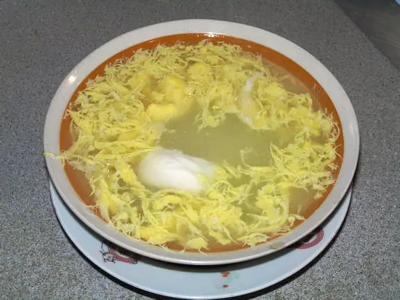 Foto von Klassisches Kantonesisches Egg Tong Sui – fertig angerichtet