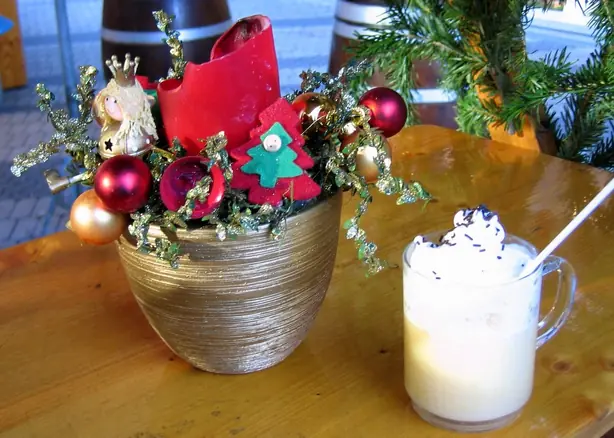 Foto von Klassischer Eierpunsch mit Sahnehaube (2) – fertig angerichtet