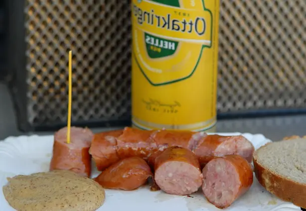 Foto von Österreichische Käsekrainer hausgemacht – fertig angerichtet