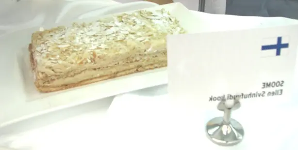 Foto von Finnische Ellen Svinhufvud Torte – fertig angerichtet