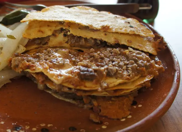 Foto von Klassische Empalmes aus Nuevo León – fertig angerichtet