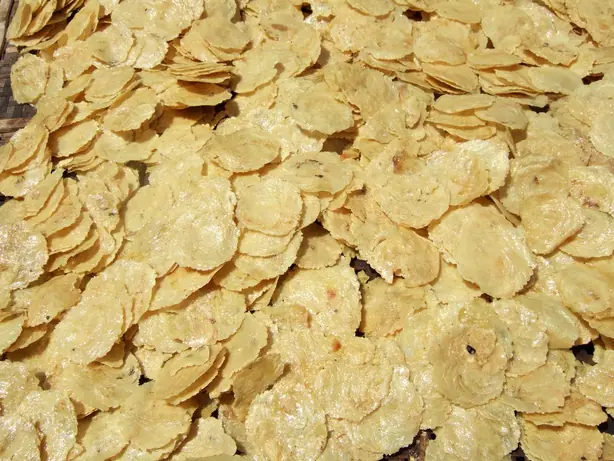 Foto von Indonesische Emping Melinjo klassisch – fertig angerichtet