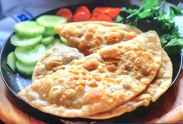 Foto von Krimtatarische Tschebureki Klassisch – fertig angerichtet