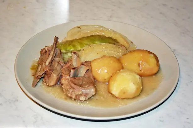 Foto von Norwegischer Fårikål Lamm-Eintopf – fertig angerichtet