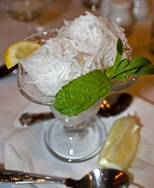 Foto von Persisches Faloodeh Shirazi – fertig angerichtet