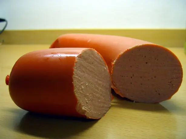 Foto von Schwedischer Korv Stroganoff Klassisch – fertig angerichtet