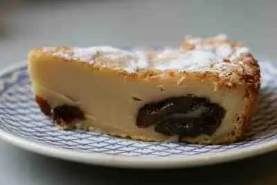 Foto von Bretonischer Far Breton klassisch – fertig angerichtet