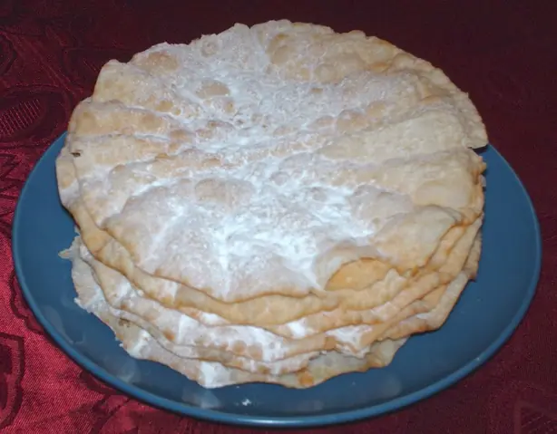 Foto von Schweizer Fasnachtskiechli klassisch – fertig angerichtet