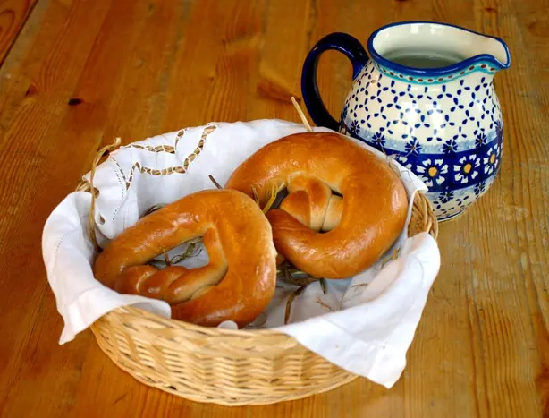 Foto von Biberacher Fastenbrezeln mit Zimt (2) – fertig angerichtet