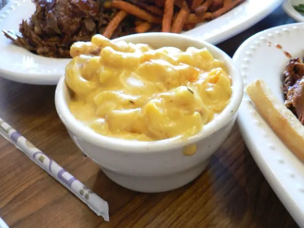 Foto von Englische Cheddar-Sauce klassisch – fertig angerichtet